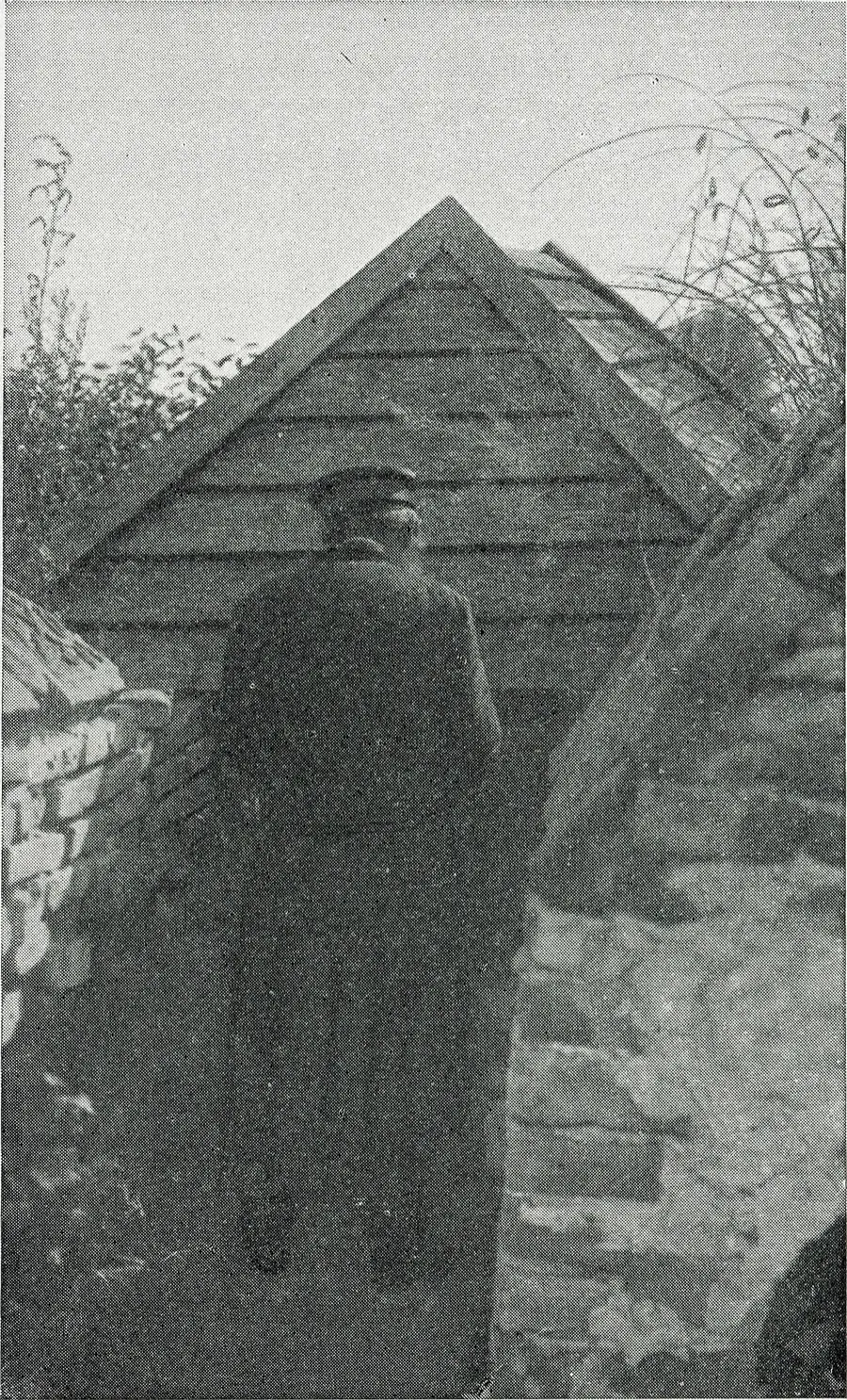 Grave of the Baal Shem Tov in Mezhybozh, photograph from around 1900–1916
